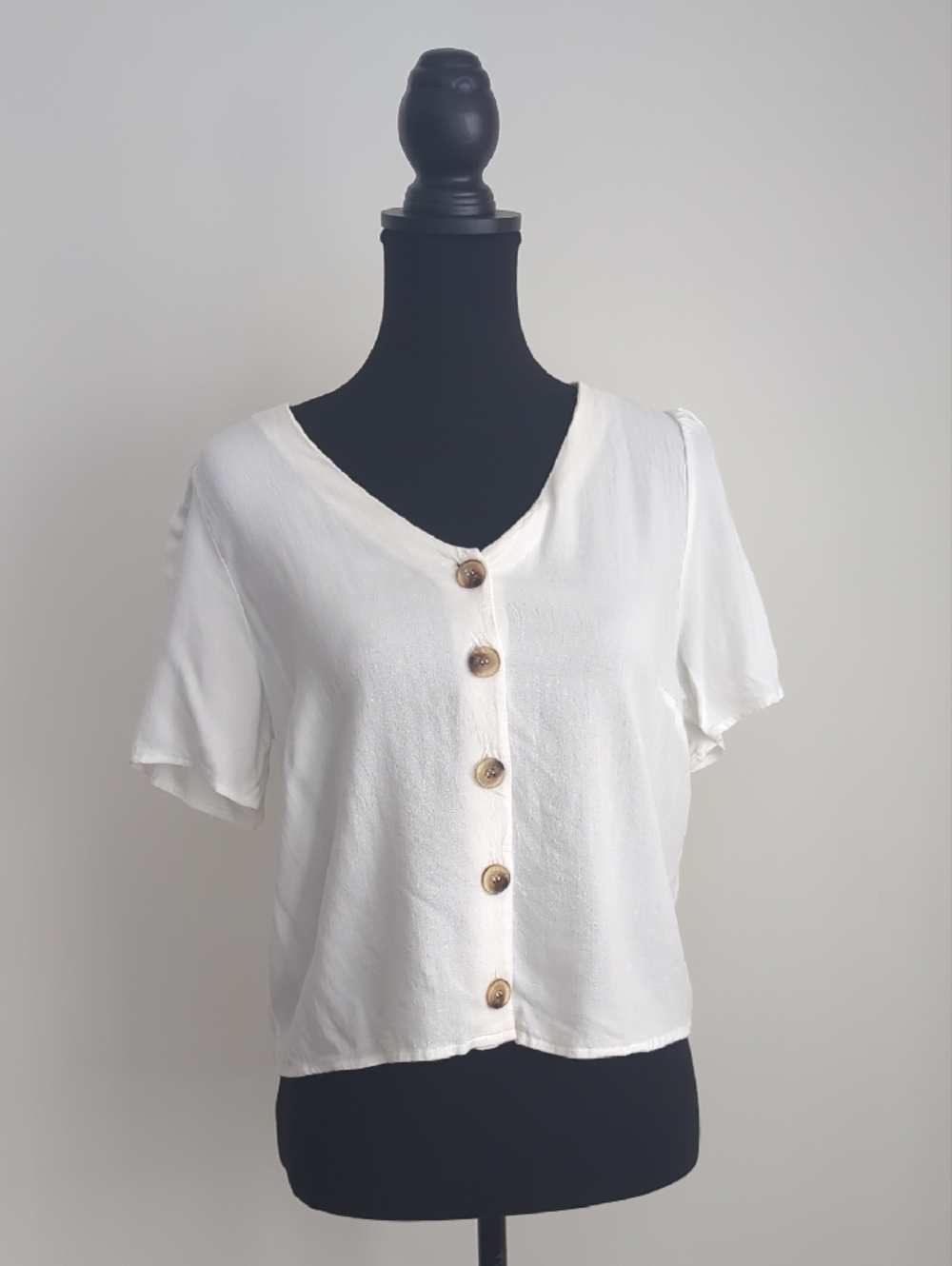 URBAN Romantics Ivory V-Neck Button Front Puff Sleeve Blouse